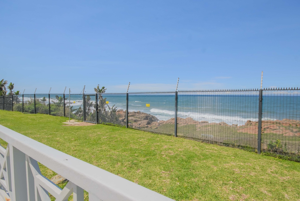 Seafront Sanctuary: Sweeping Ocean Views and Private Beach Access
