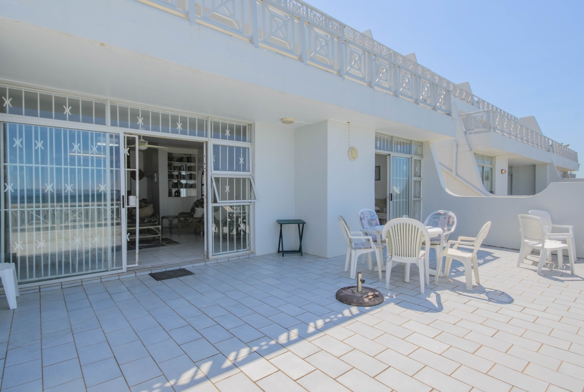 Seafront Sanctuary: Sweeping Ocean Views and Private Beach Access