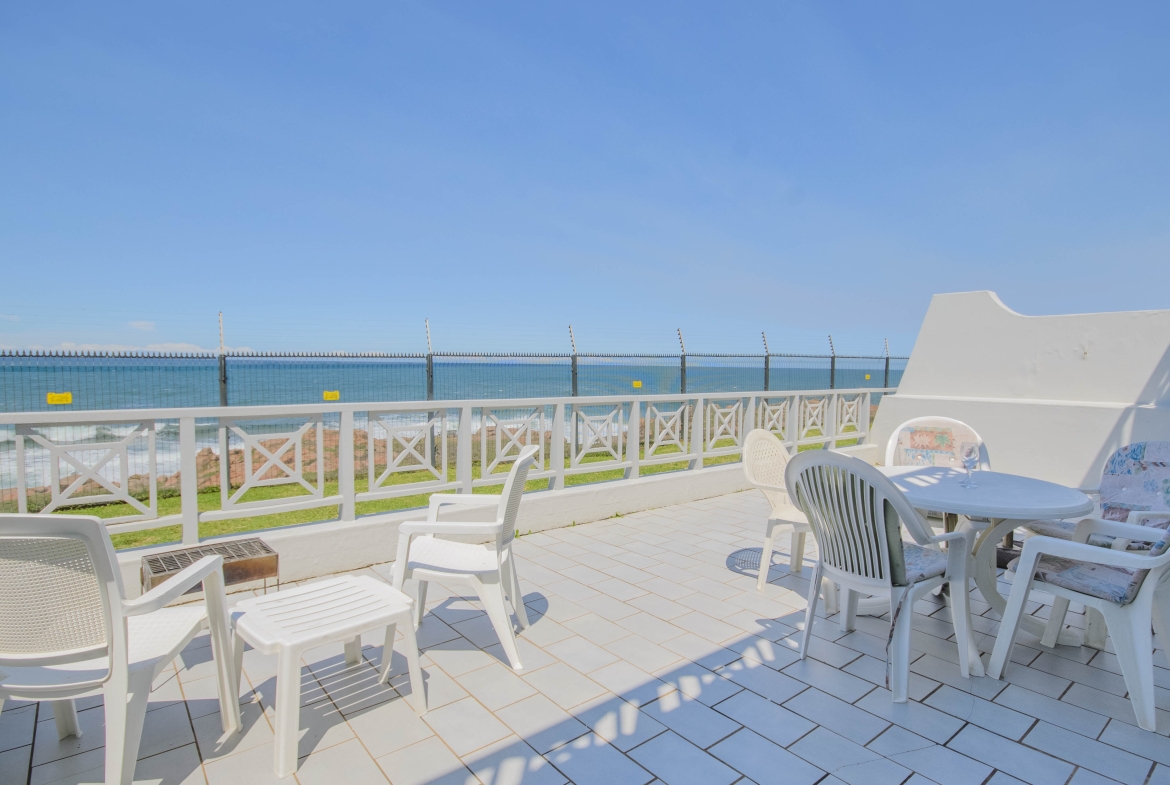 Seafront Sanctuary: Sweeping Ocean Views and Private Beach Access