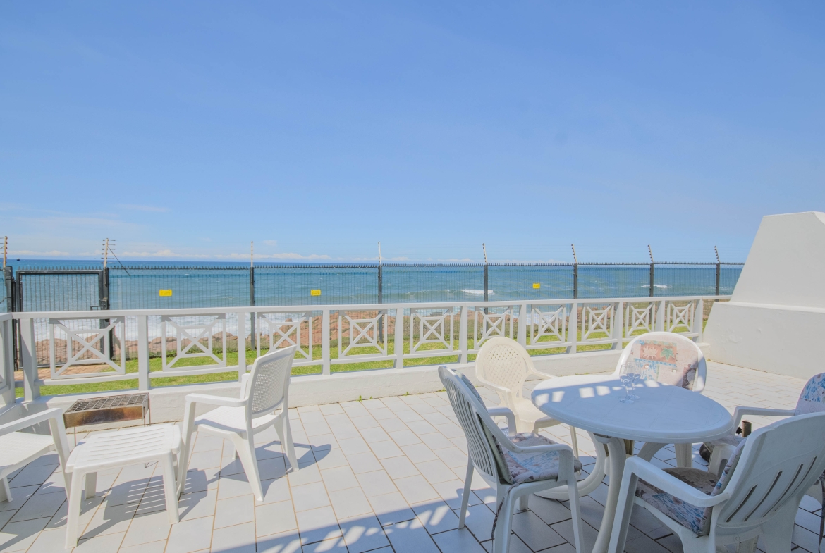 Seafront Sanctuary: Sweeping Ocean Views and Private Beach Access