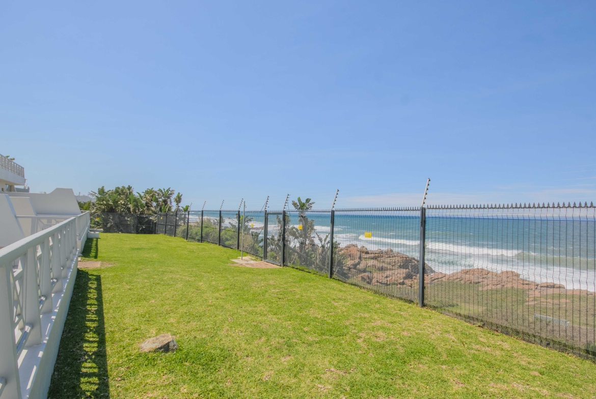 Seafront Sanctuary: Sweeping Ocean Views and Private Beach Access