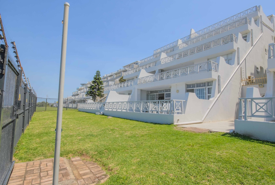 Seafront Sanctuary: Sweeping Ocean Views and Private Beach Access
