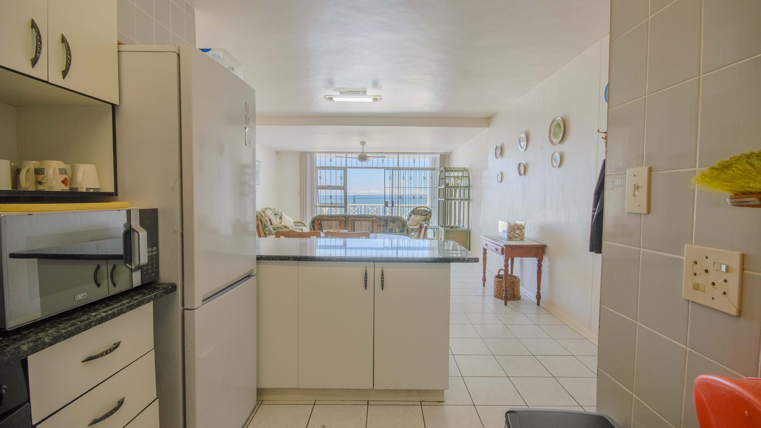 Seafront Sanctuary: Sweeping Ocean Views and Private Beach Access