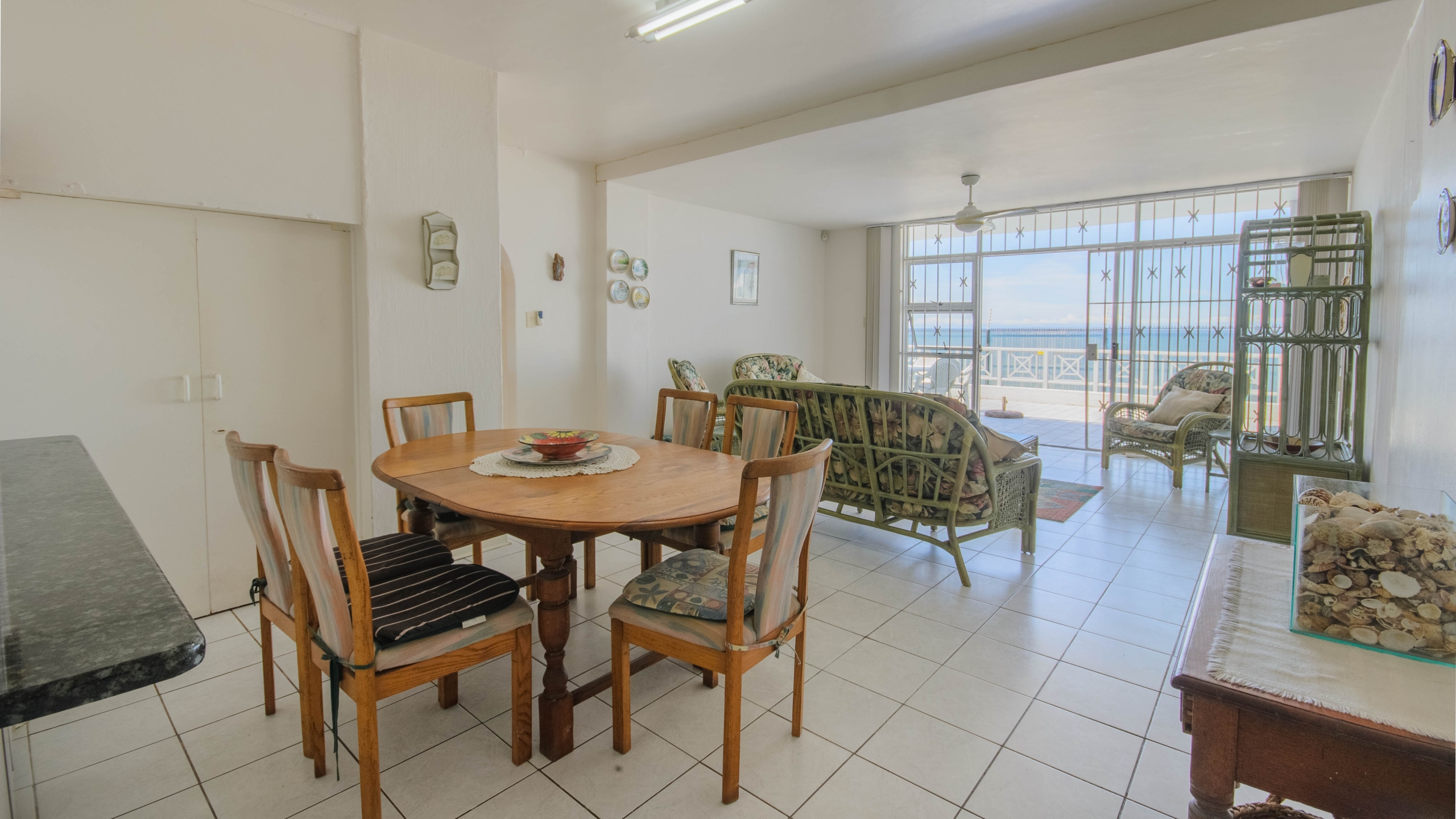 Seafront Sanctuary: Sweeping Ocean Views and Private Beach Access