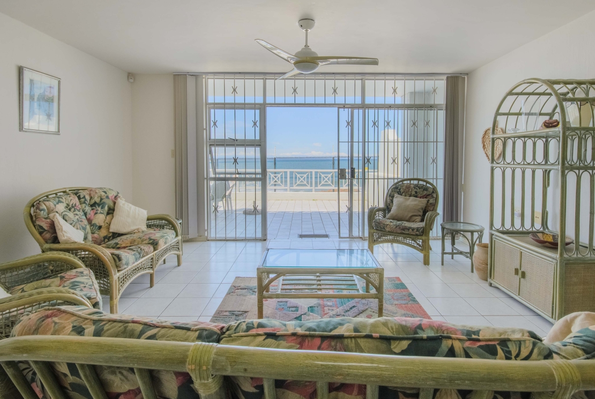 Seafront Sanctuary: Sweeping Ocean Views and Private Beach Access