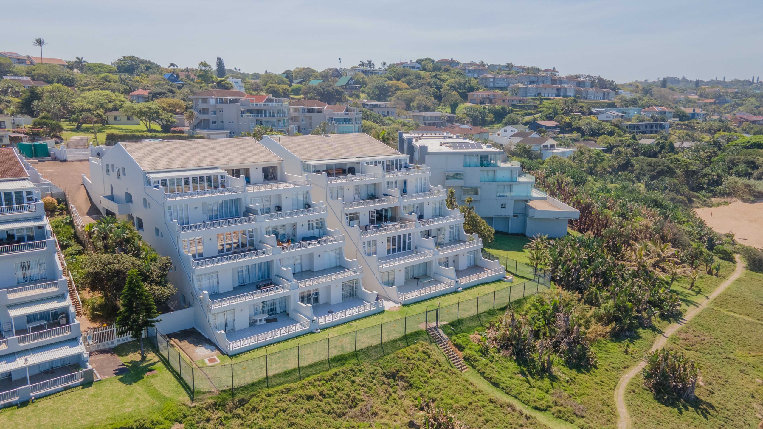 Seafront Sanctuary: Sweeping Ocean Views and Private Beach Access