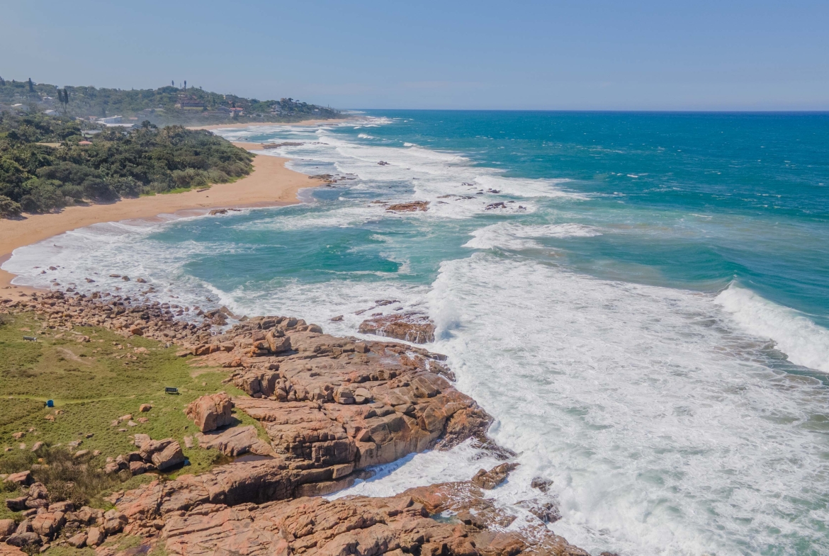 Seafront Sanctuary: Sweeping Ocean Views and Private Beach Access