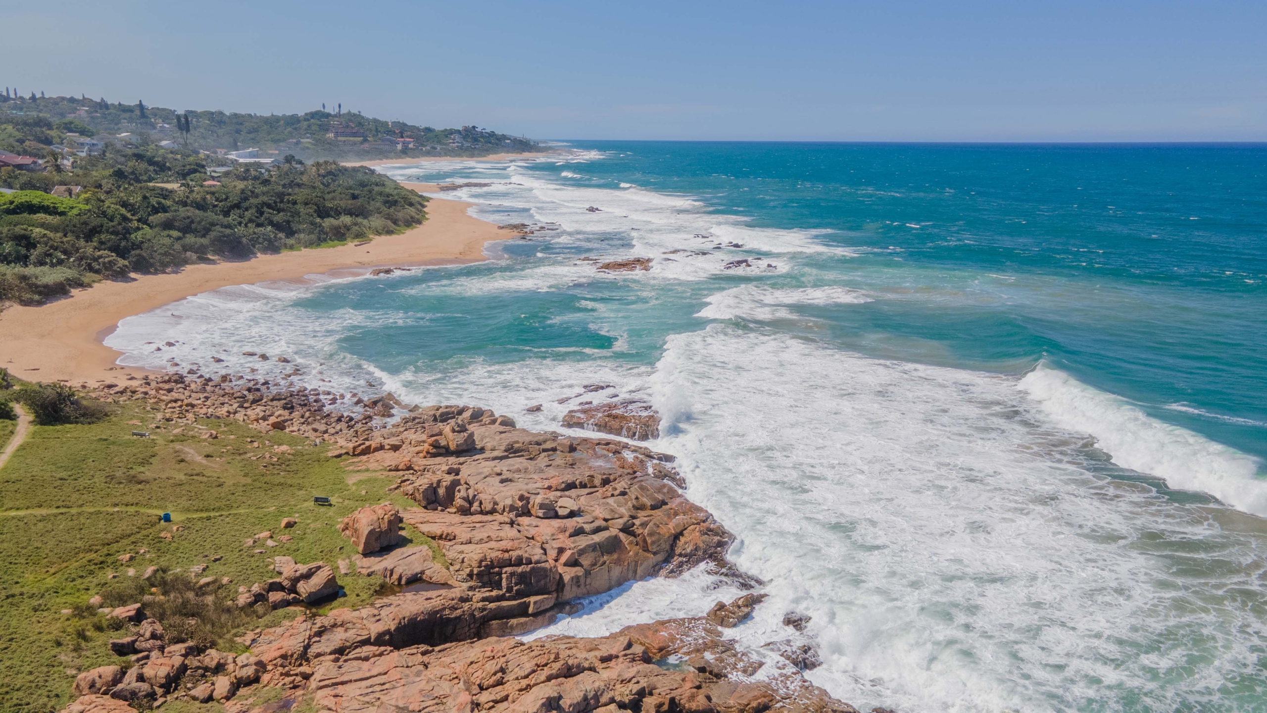 Seafront Sanctuary: Sweeping Ocean Views and Private Beach Access