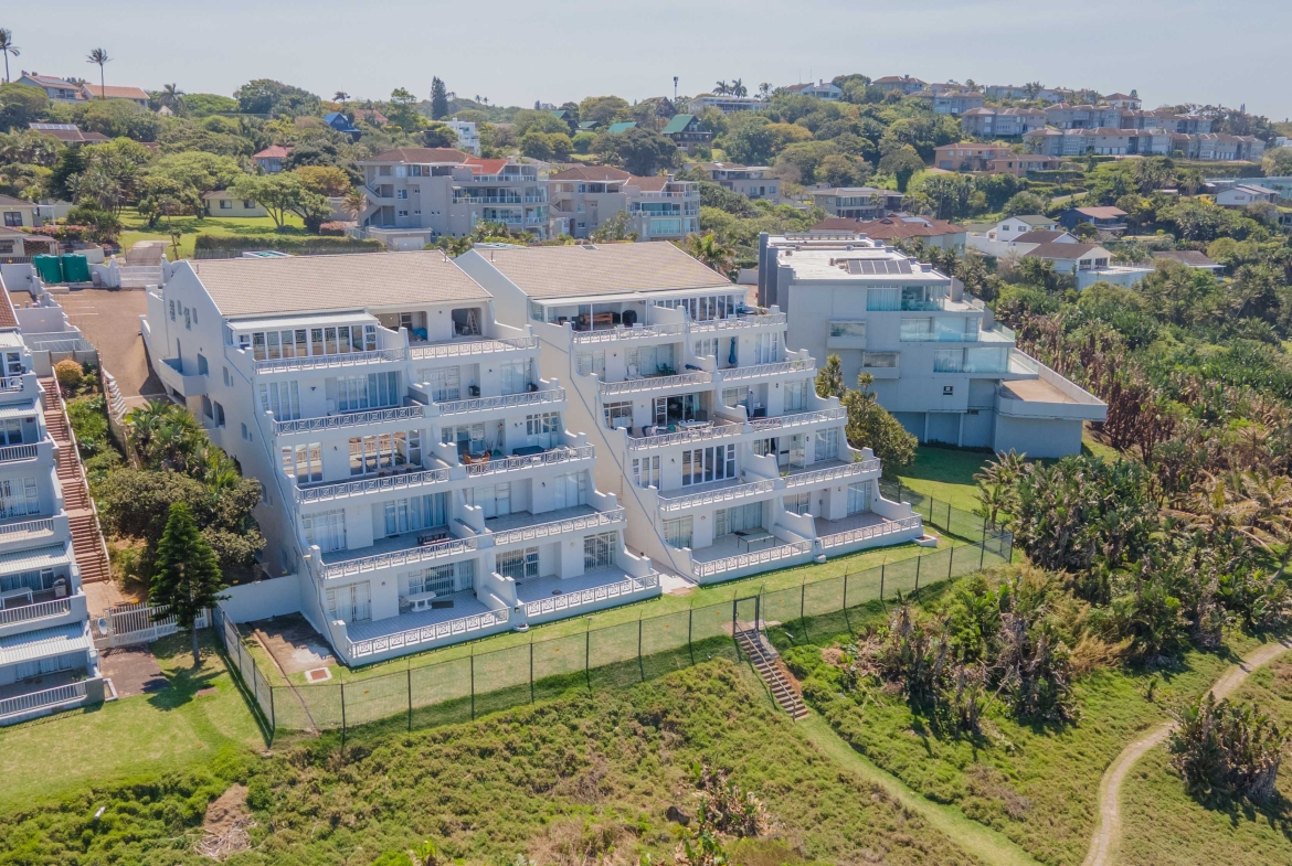 Seafront Sanctuary: Sweeping Ocean Views and Private Beach Access