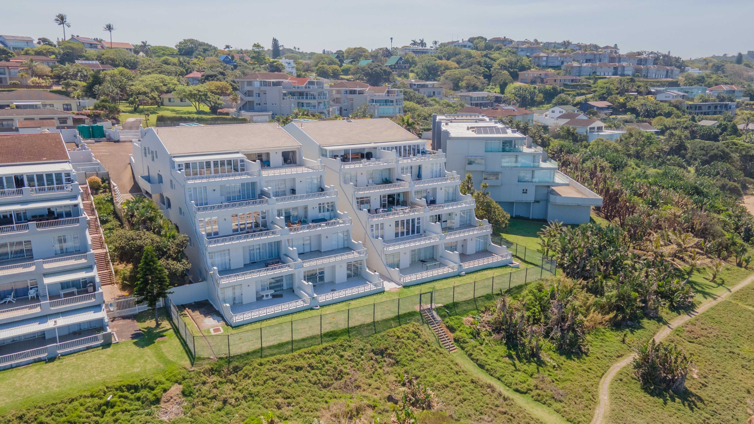 Seafront Sanctuary: Sweeping Ocean Views and Private Beach Access