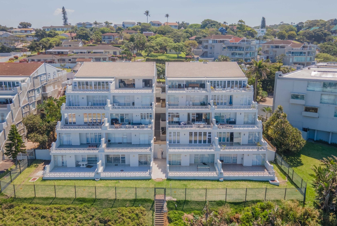 Seafront Sanctuary: Sweeping Ocean Views and Private Beach Access