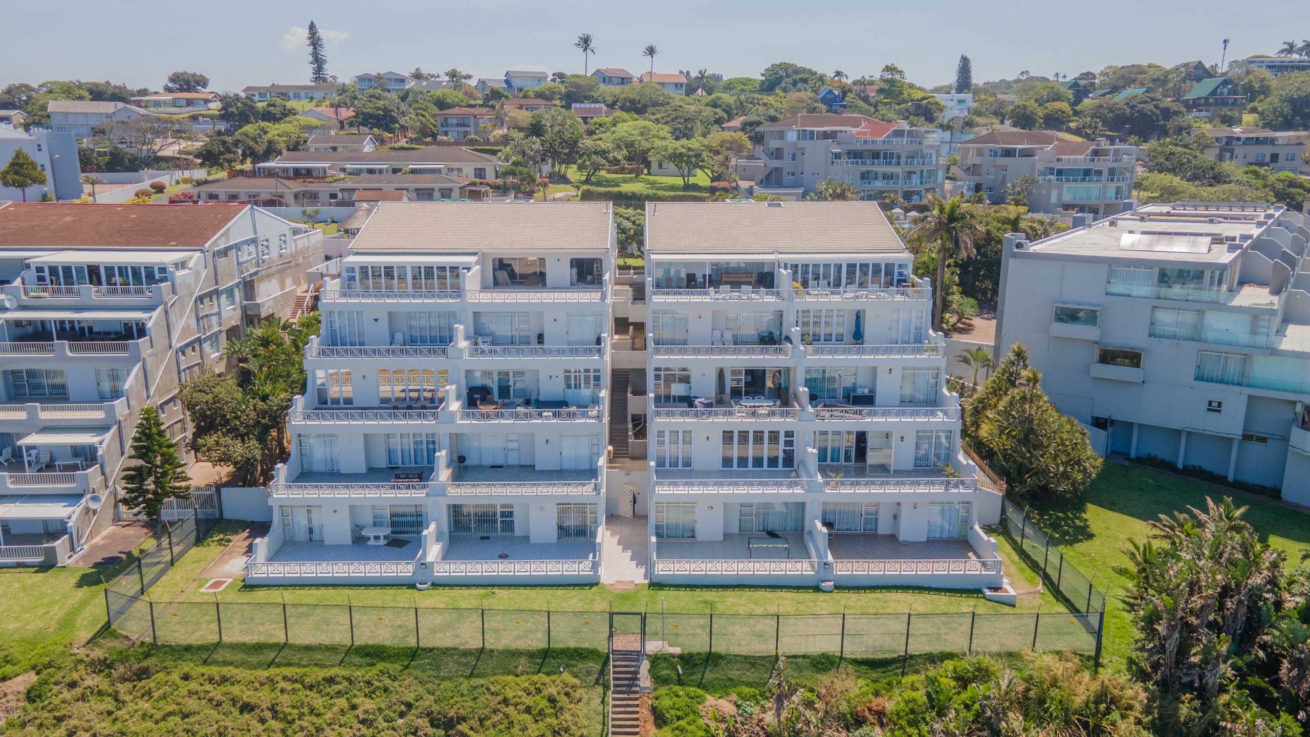 Seafront Sanctuary: Sweeping Ocean Views and Private Beach Access