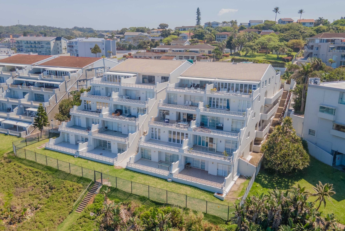 Seafront Sanctuary: Sweeping Ocean Views and Private Beach Access