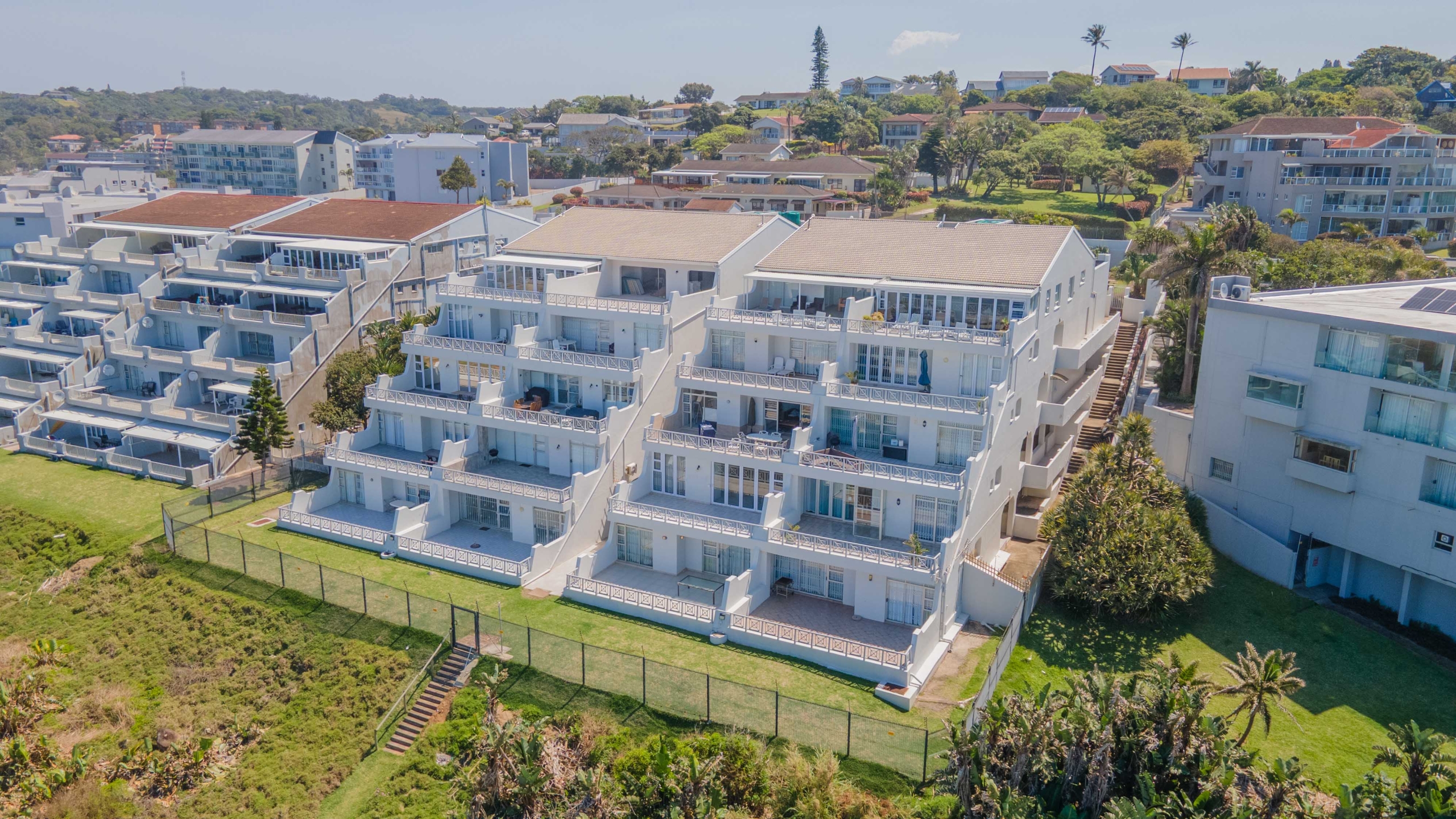 Seafront Sanctuary: Sweeping Ocean Views and Private Beach Access