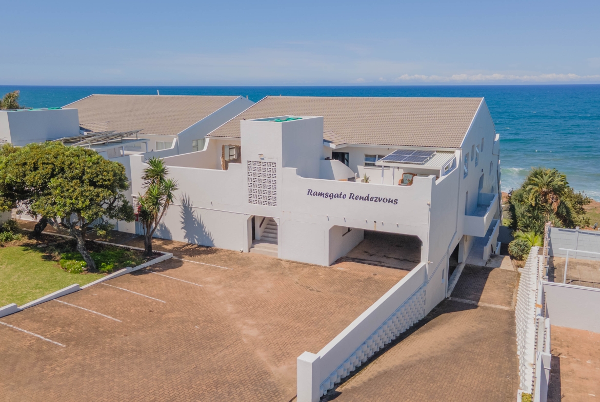 Seafront Sanctuary: Sweeping Ocean Views and Private Beach Access