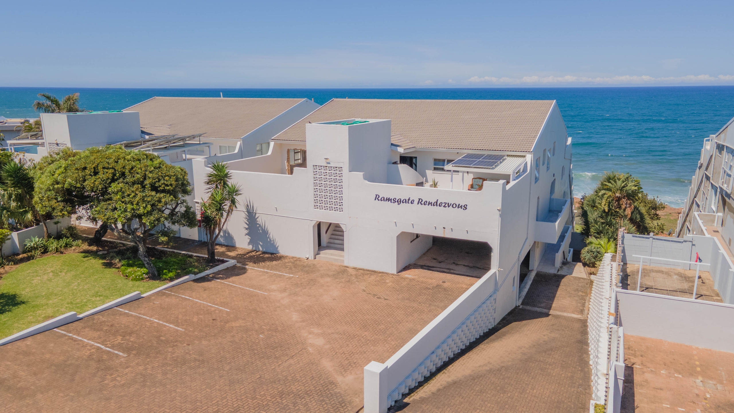 Seafront Sanctuary: Sweeping Ocean Views and Private Beach Access