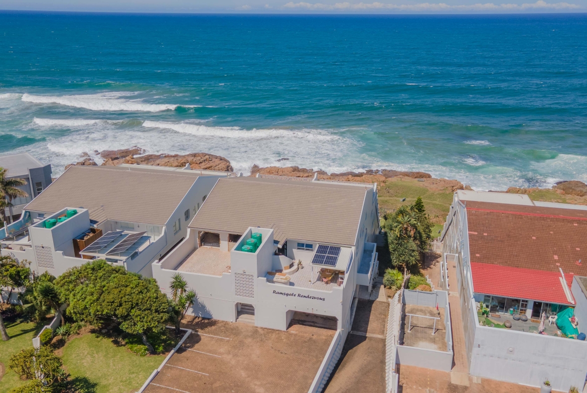 Seafront Sanctuary: Sweeping Ocean Views and Private Beach Access
