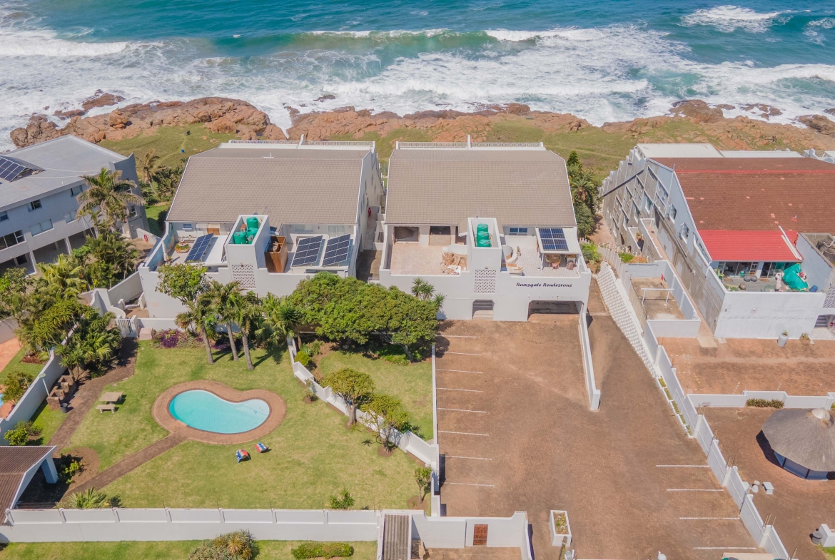Seafront Sanctuary: Sweeping Ocean Views and Private Beach Access