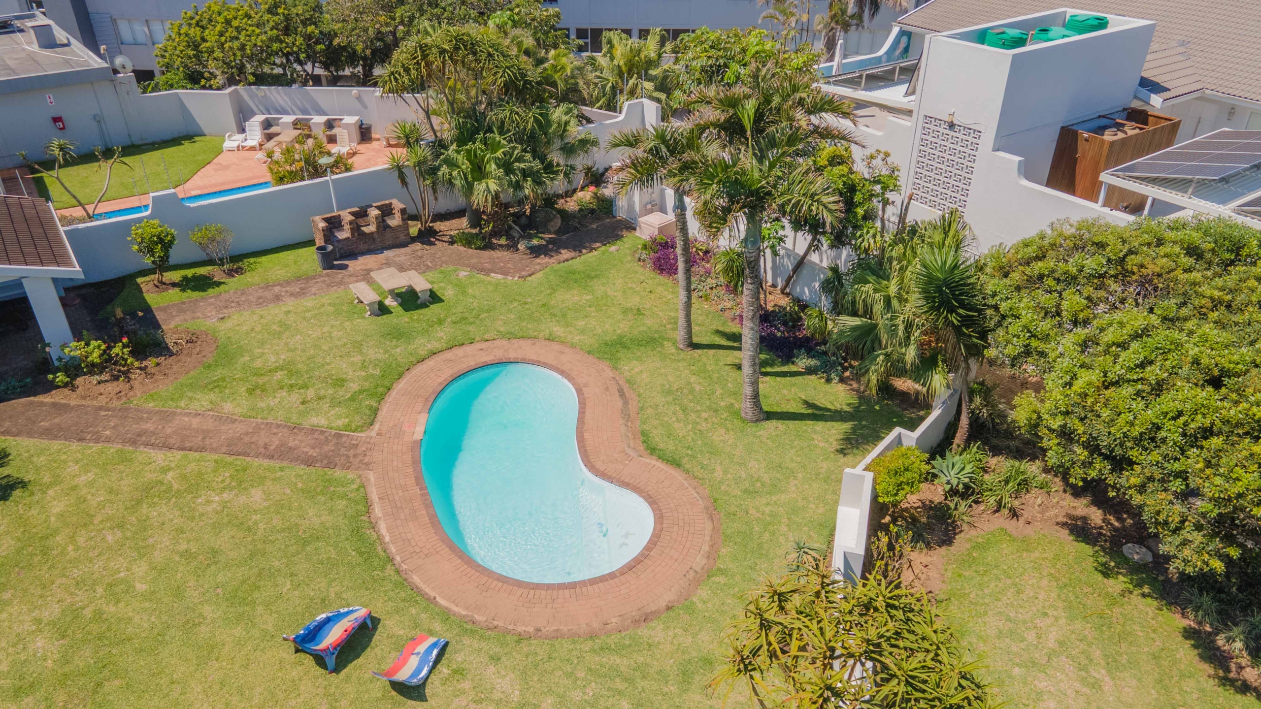 Seafront Sanctuary: Sweeping Ocean Views and Private Beach Access
