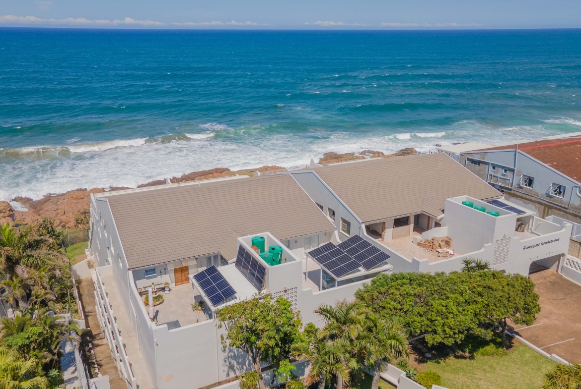 Seafront Sanctuary: Sweeping Ocean Views and Private Beach Access