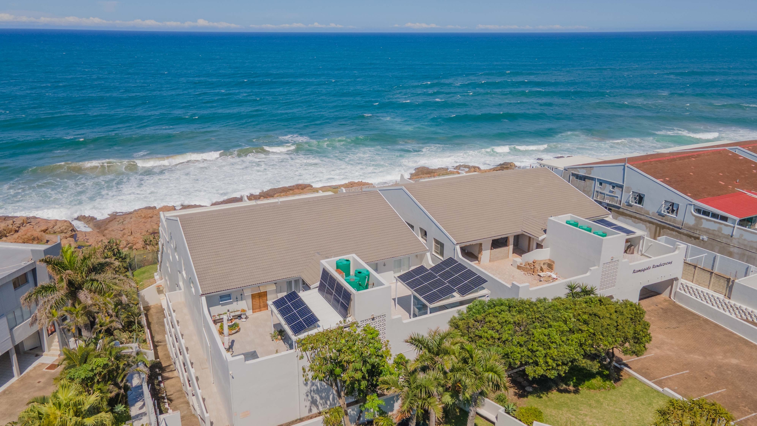 Seafront Sanctuary: Sweeping Ocean Views and Private Beach Access