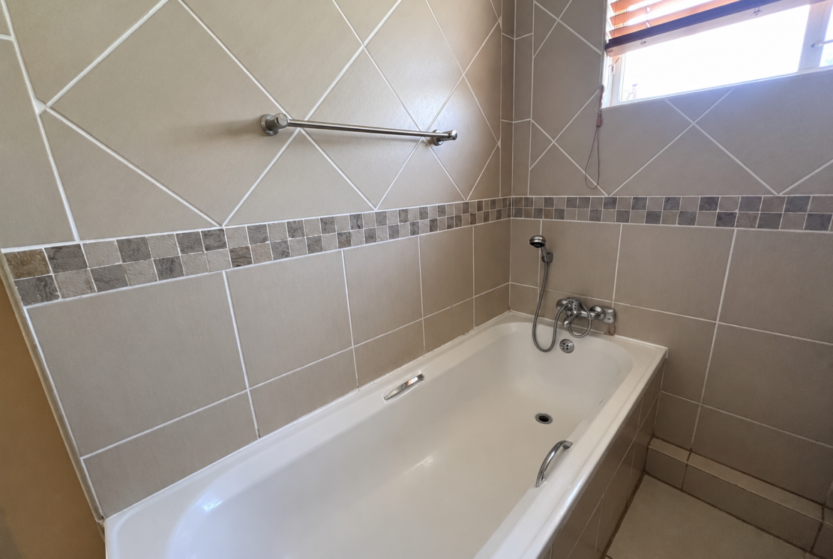 3 Bedroom Apartment Uvongo Beach