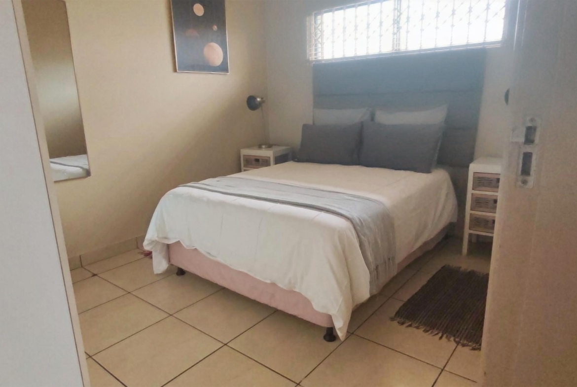 Spacious 3-Bedroom, 2-Bathroom Apartment in Margate