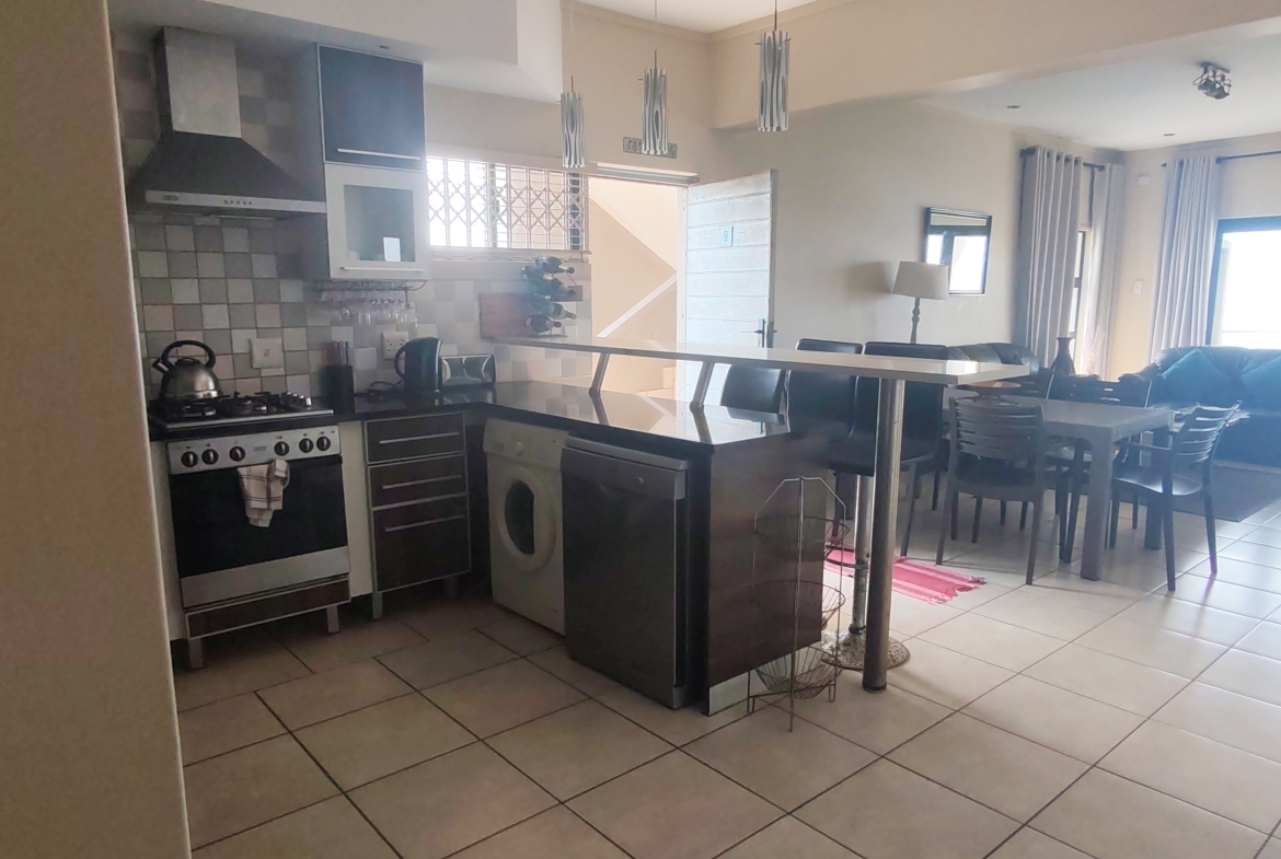 Spacious 3-Bedroom, 2-Bathroom Apartment in Margate