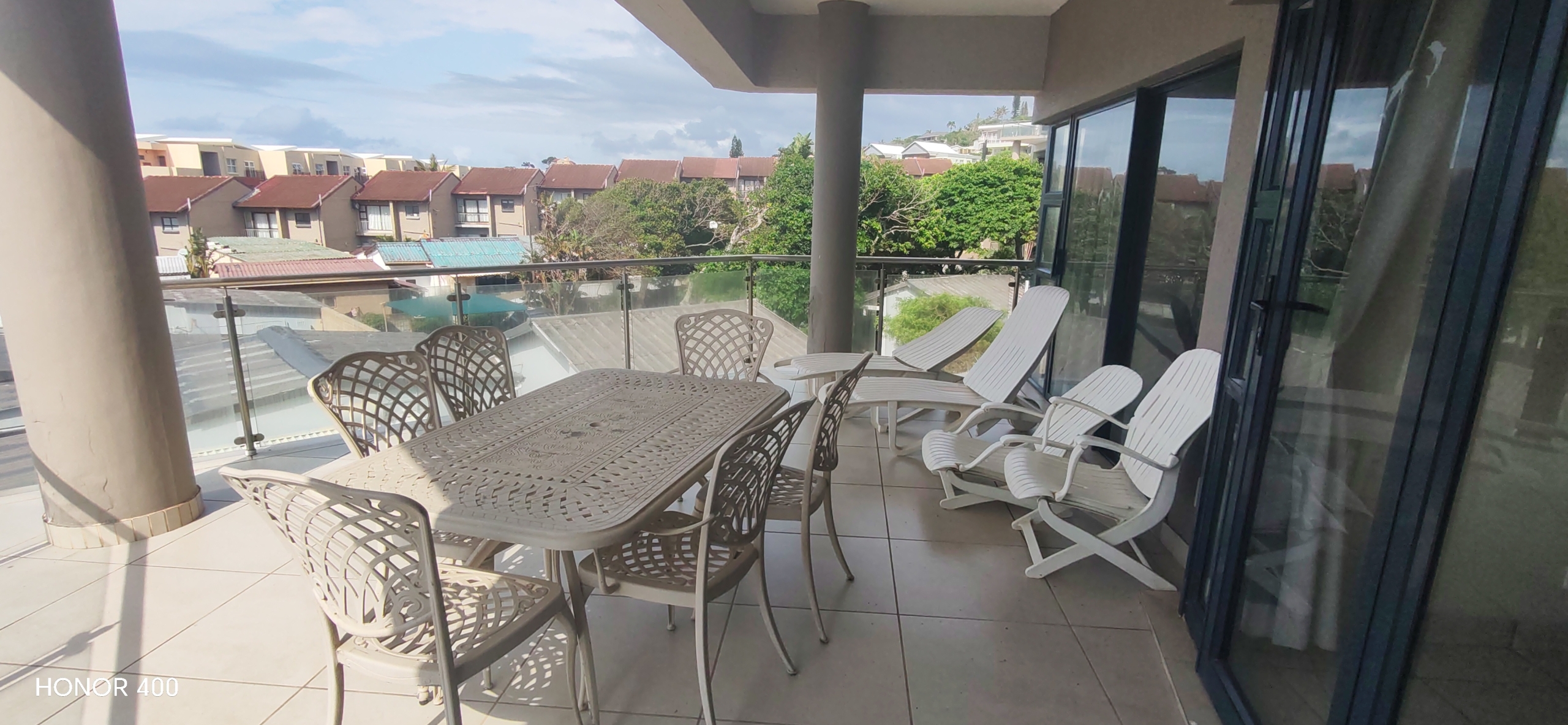 Spacious 3-Bedroom, 2-Bathroom Apartment in Margate