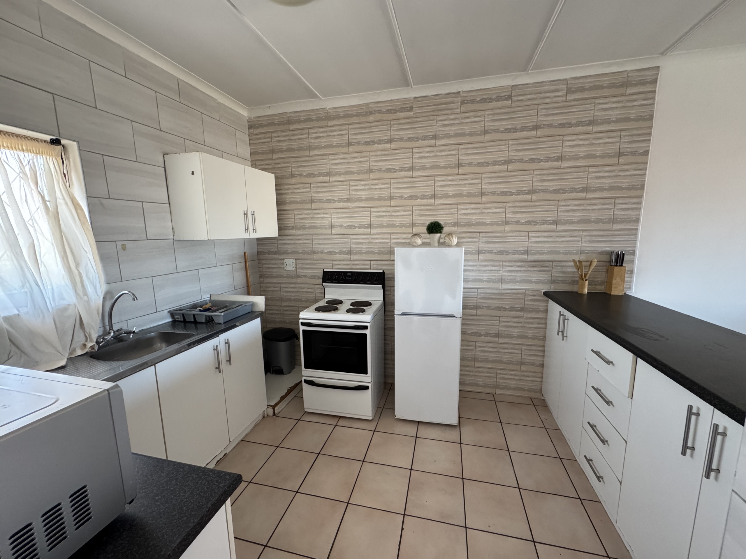IMG_4408 BEAUTIFULLY FURNISHED 2-BEDROOM APARTMENT WITH STUNNING SEA VIEWS