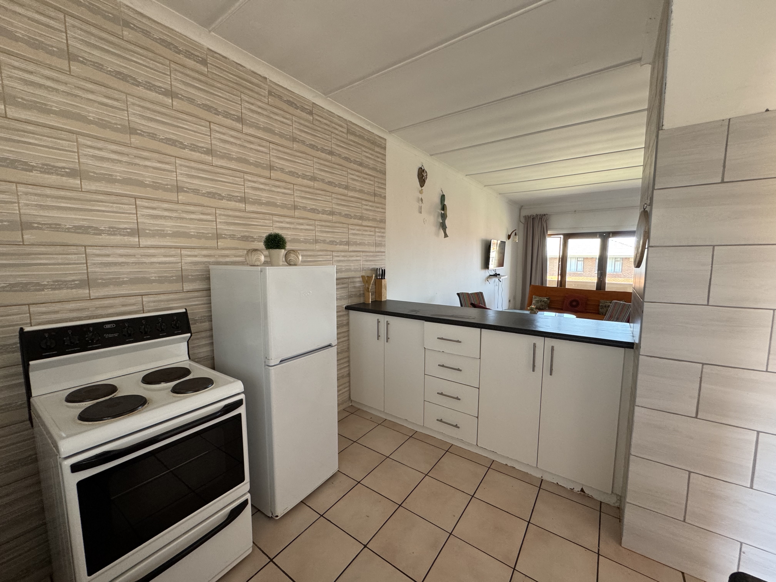 IMG_4410 BEAUTIFULLY FURNISHED 2-BEDROOM APARTMENT WITH STUNNING SEA VIEWS