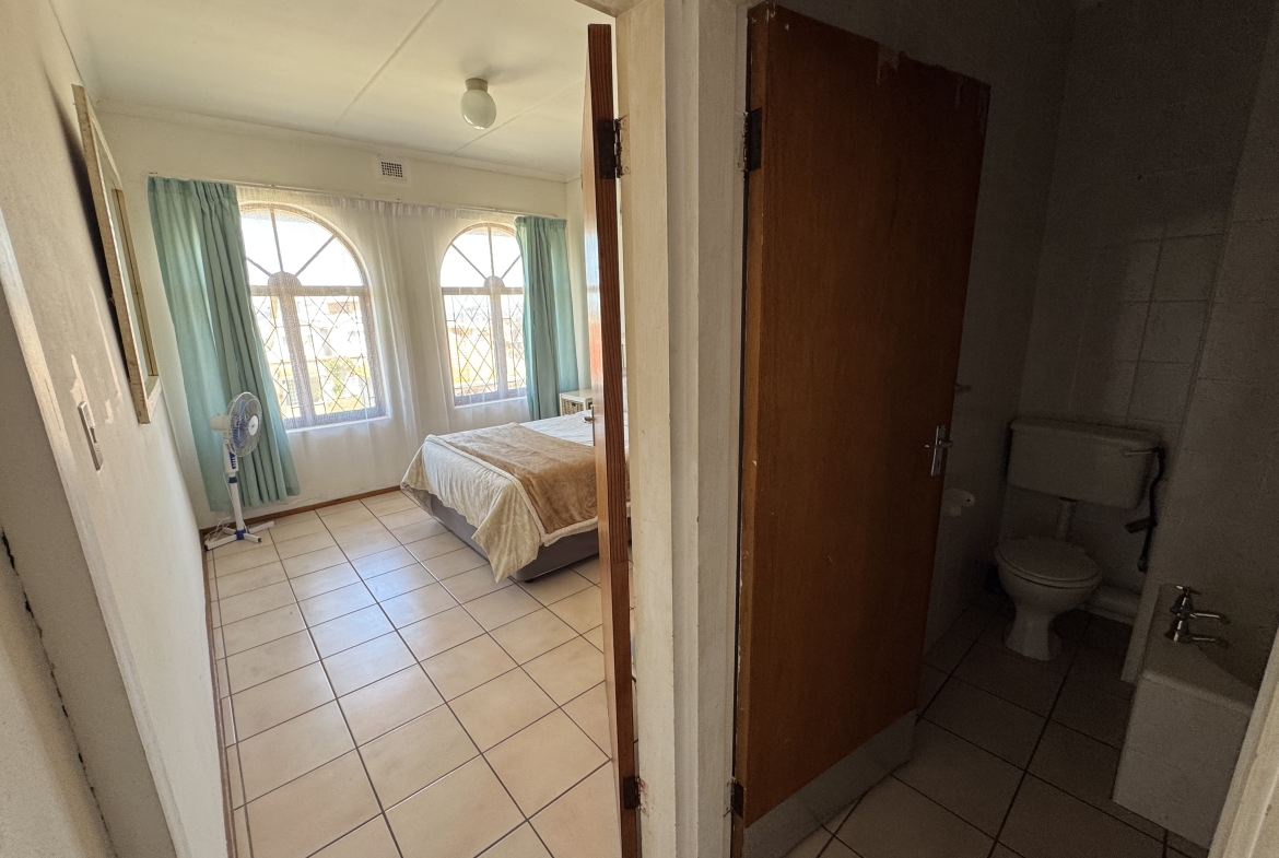 BEAUTIFULLY FURNISHED 2-BEDROOM APARTMENT WITH STUNNING SEA VIEWS