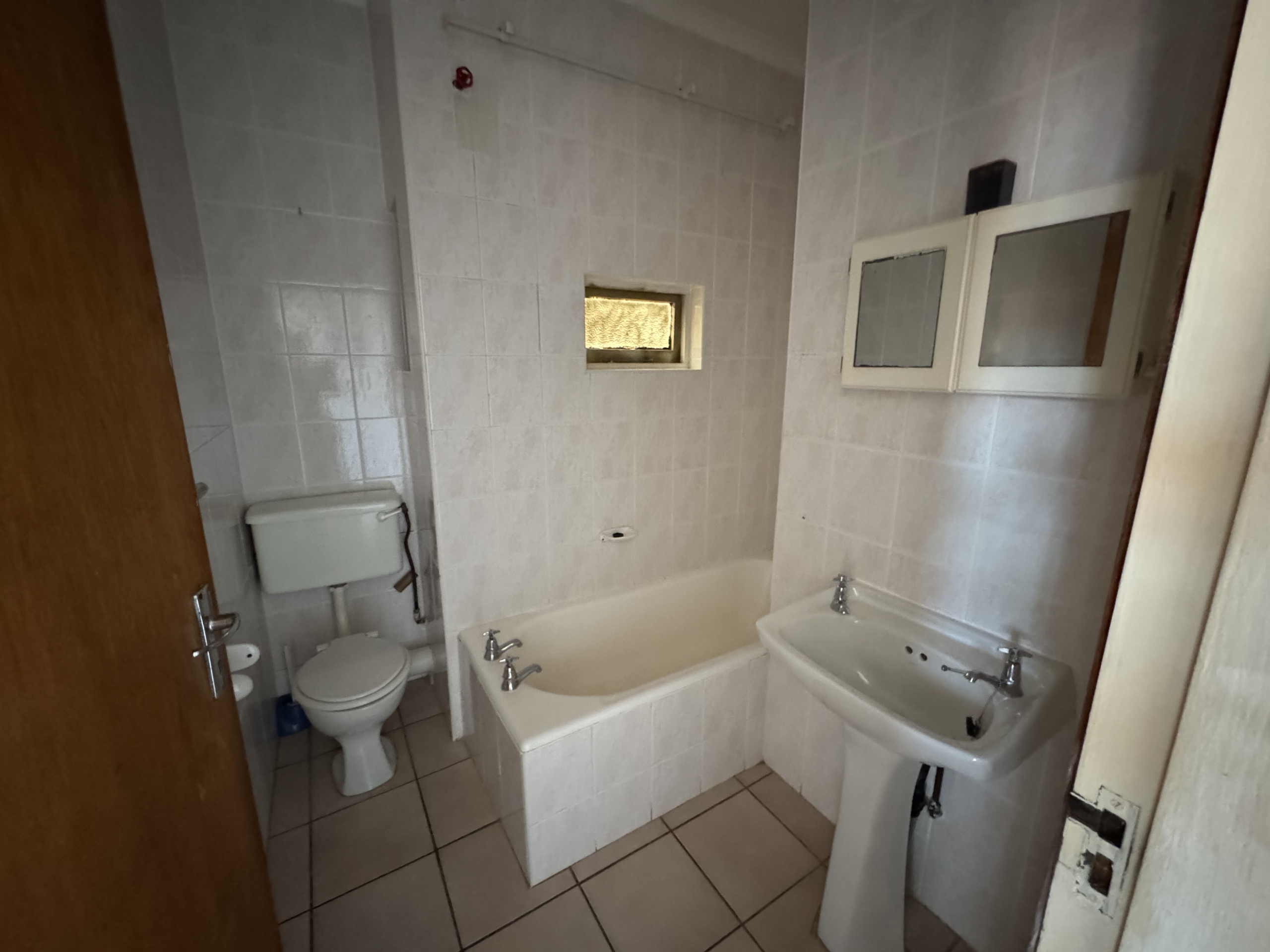 IMG_4430 BEAUTIFULLY FURNISHED 2-BEDROOM APARTMENT WITH STUNNING SEA VIEWS