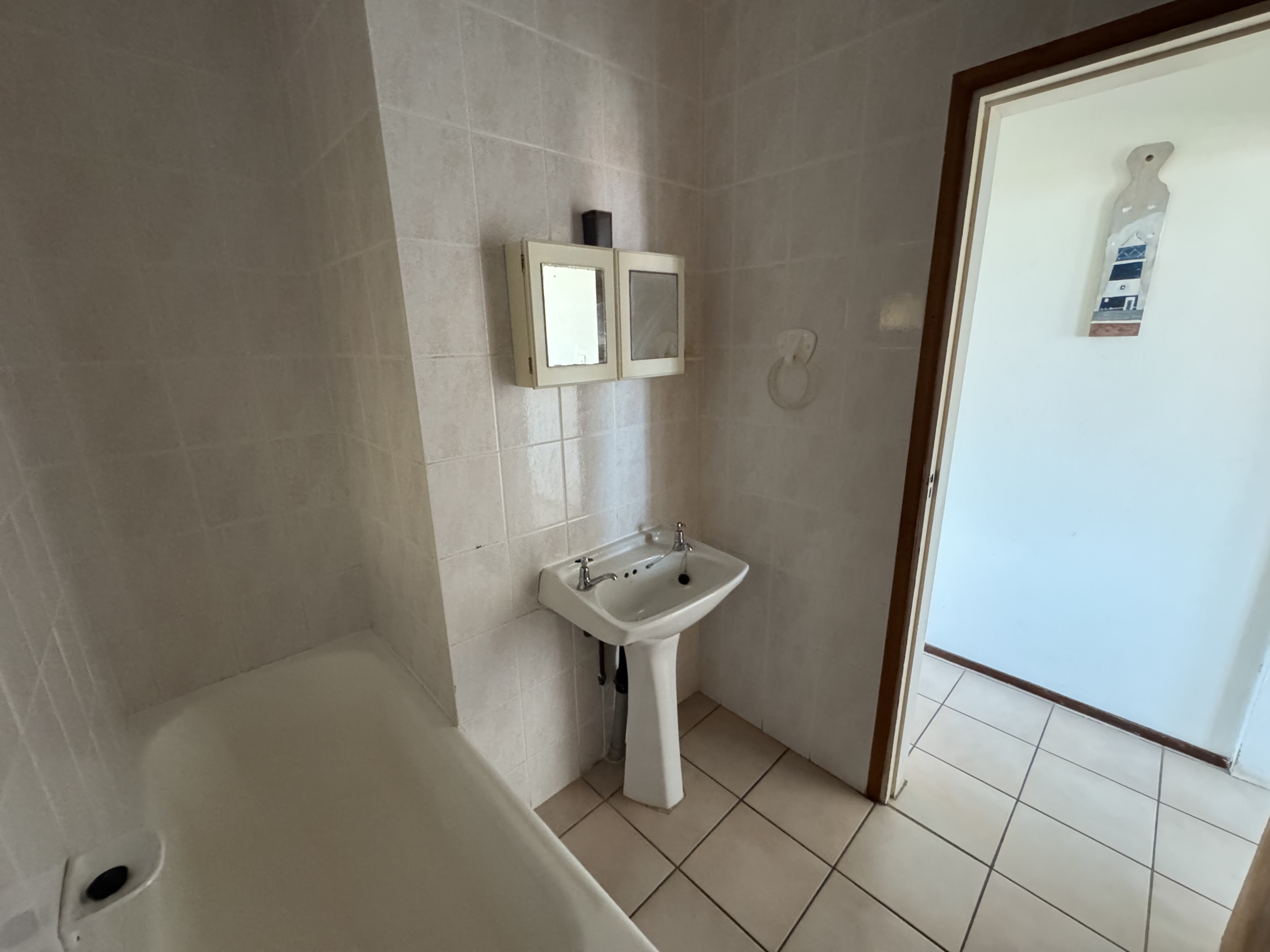 IMG_4431 BEAUTIFULLY FURNISHED 2-BEDROOM APARTMENT WITH STUNNING SEA VIEWS