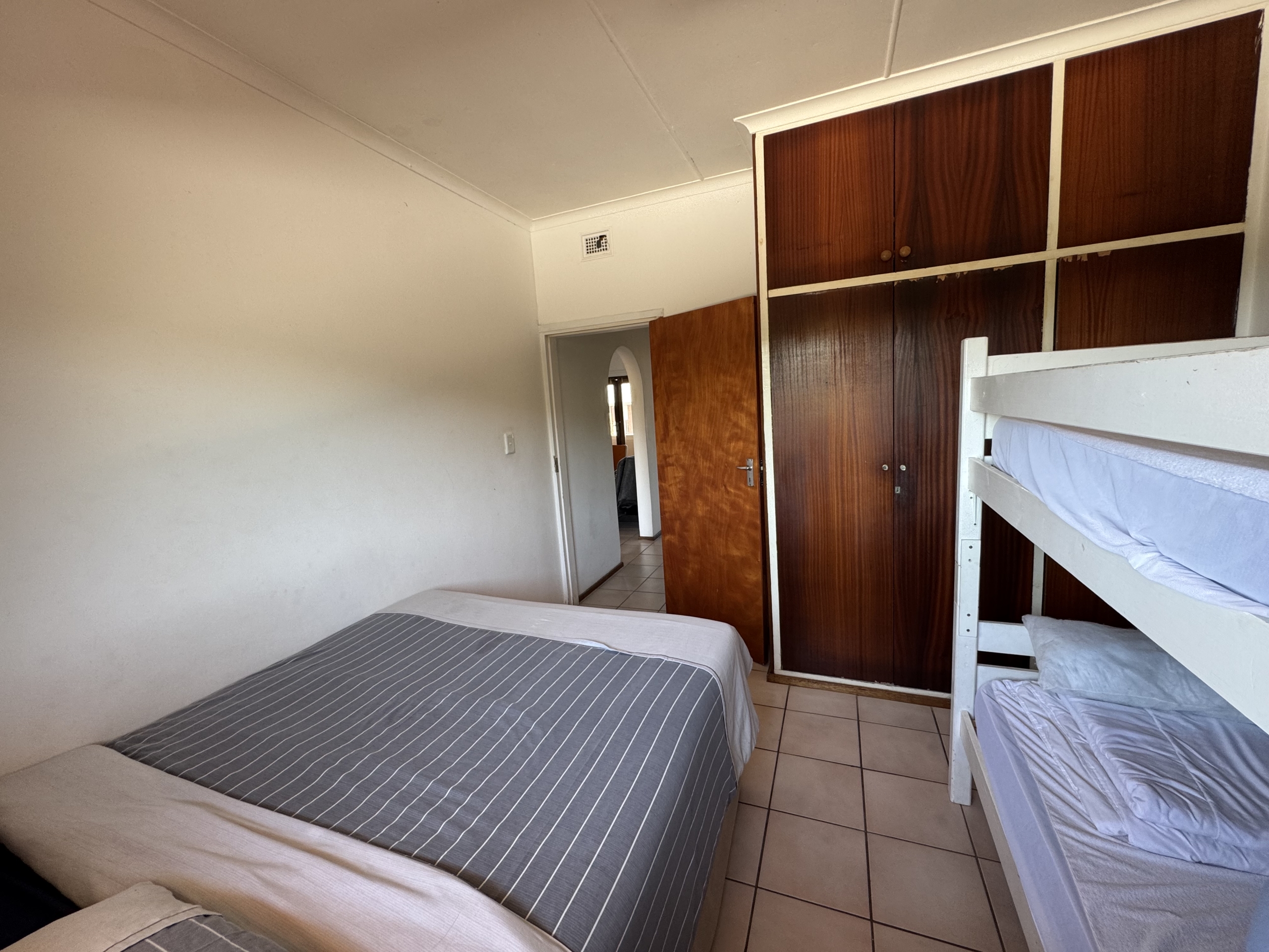 IMG_4435 BEAUTIFULLY FURNISHED 2-BEDROOM APARTMENT WITH STUNNING SEA VIEWS