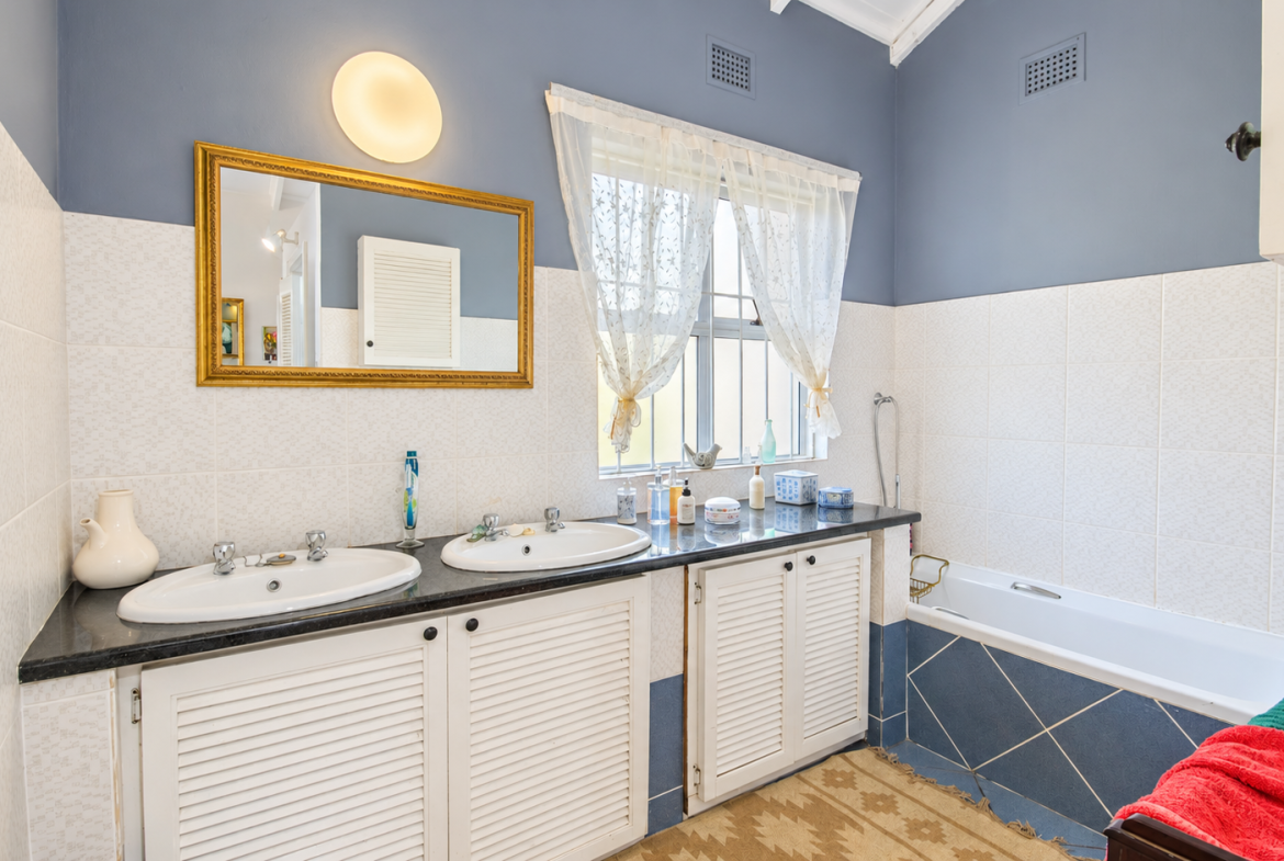 RAMSGATE – MAGNIFICENT OCEAN-VIEW HOME WITH TWO COTTAGES, POOL & BREATHTAKING 180° SEA VIEWS