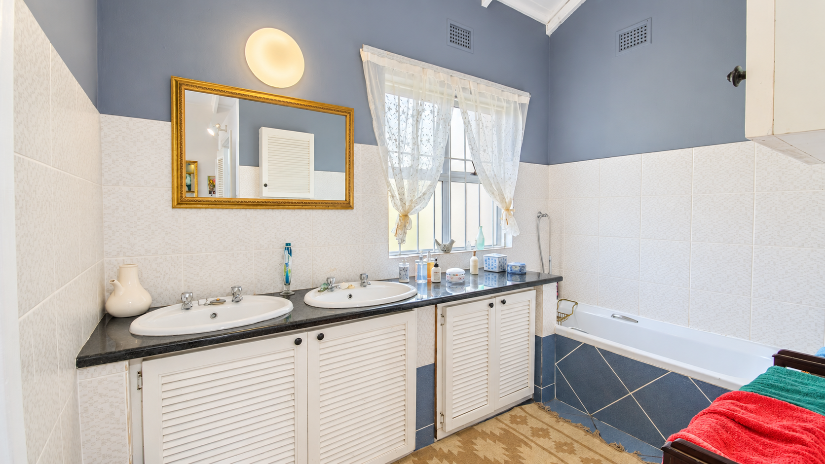 MD21 RAMSGATE – MAGNIFICENT OCEAN-VIEW HOME WITH TWO COTTAGES, POOL & BREATHTAKING 180° SEA VIEWS