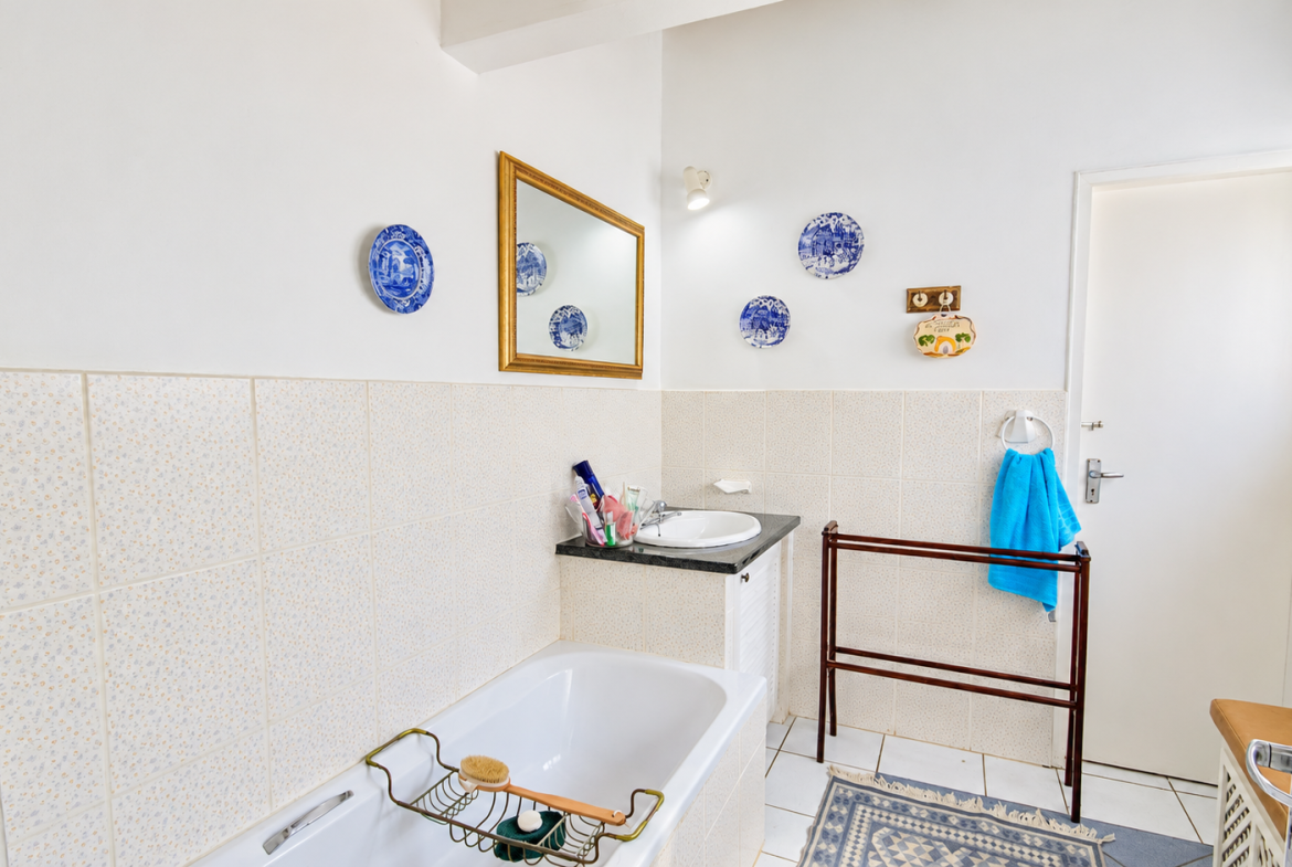 RAMSGATE – MAGNIFICENT OCEAN-VIEW HOME WITH TWO COTTAGES, POOL & BREATHTAKING 180° SEA VIEWS