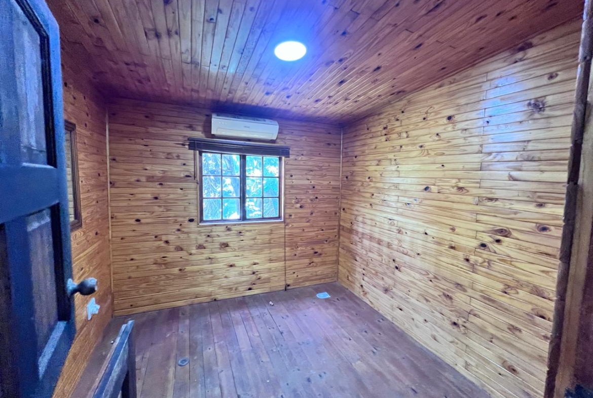 SPACIOUS FAMILY HOME WITH ADDITIONAL COTTAGE IN UVONGO