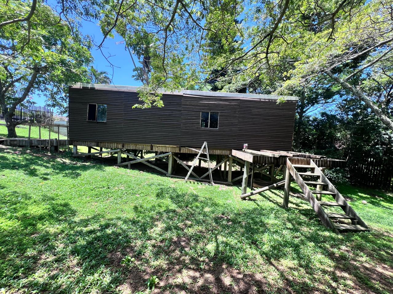 SPACIOUS FAMILY HOME WITH ADDITIONAL COTTAGE IN UVONGO