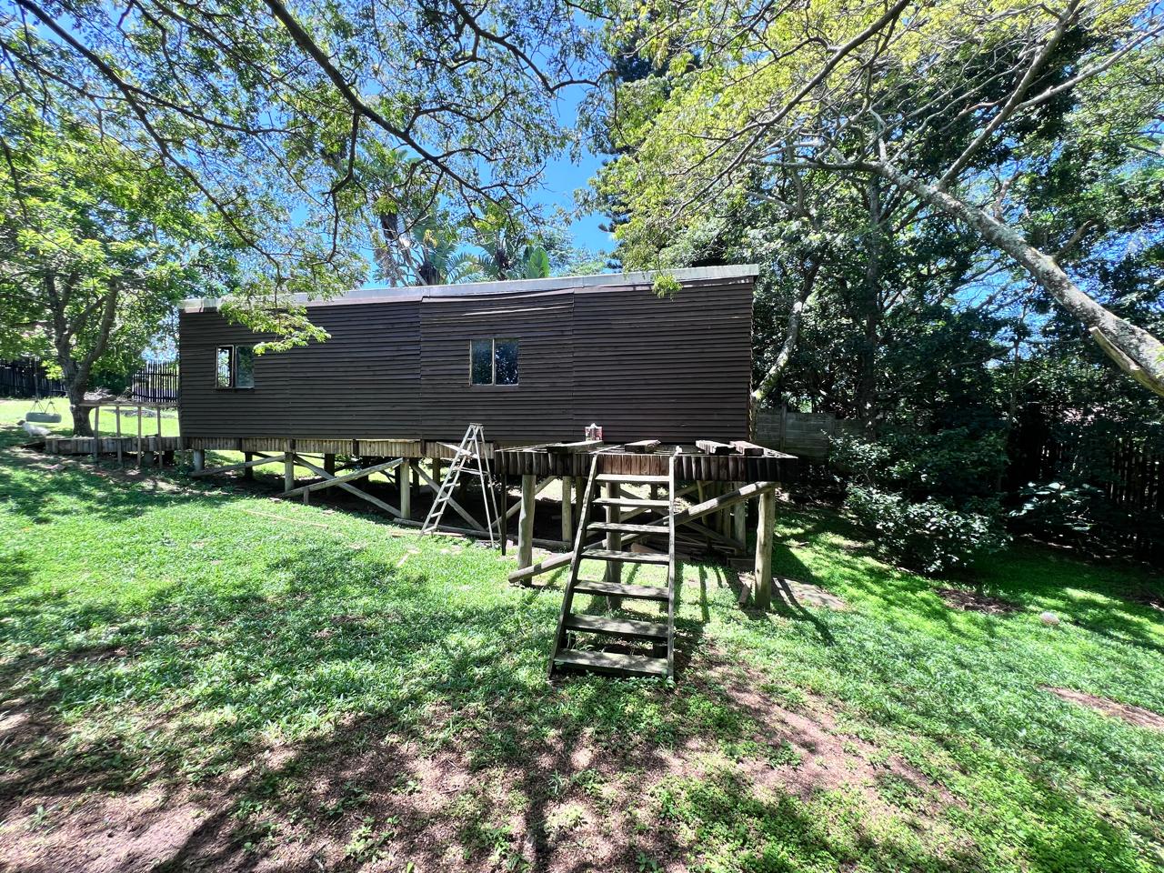 SPACIOUS FAMILY HOME WITH ADDITIONAL COTTAGE IN UVONGO