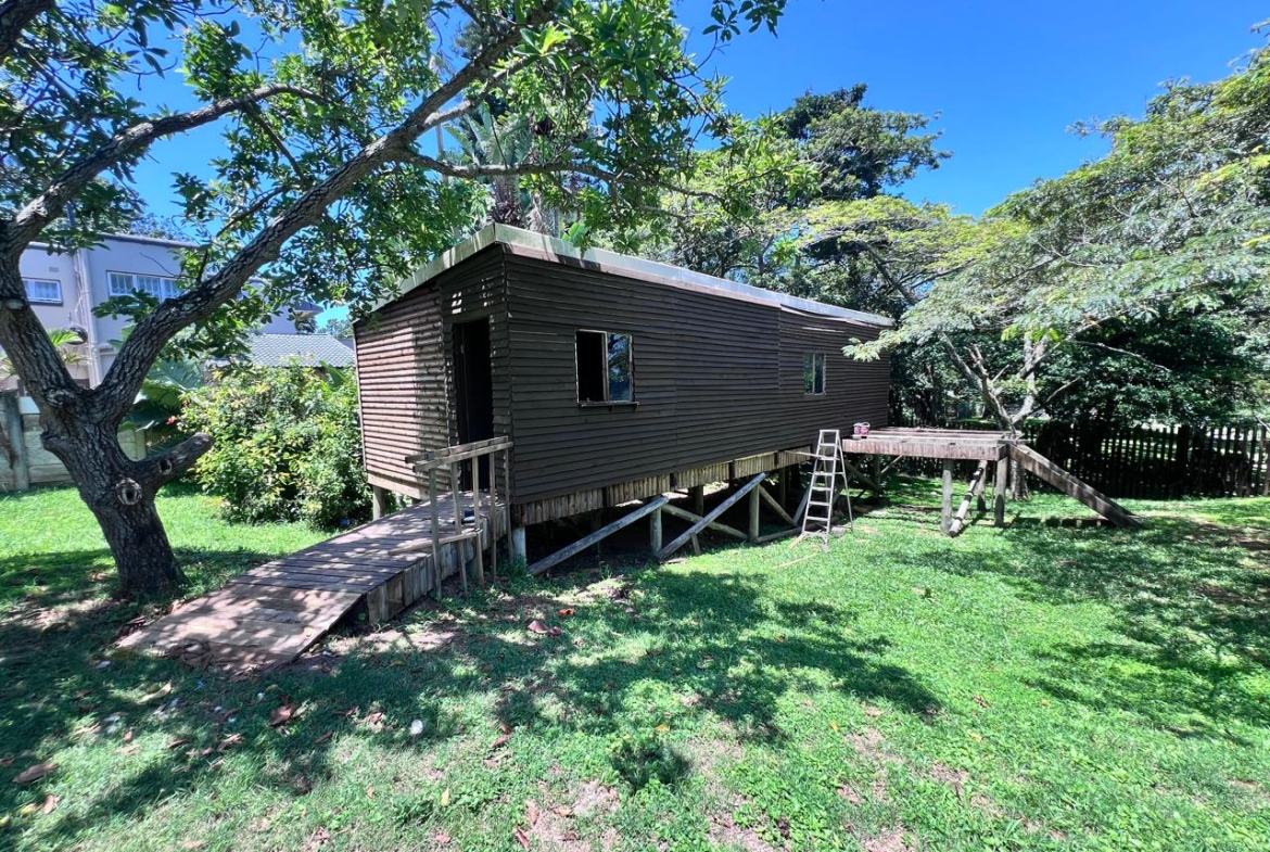 SPACIOUS FAMILY HOME WITH ADDITIONAL COTTAGE IN UVONGO