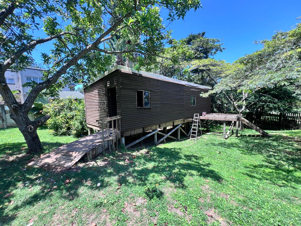 SPACIOUS FAMILY HOME WITH ADDITIONAL COTTAGE IN UVONGO