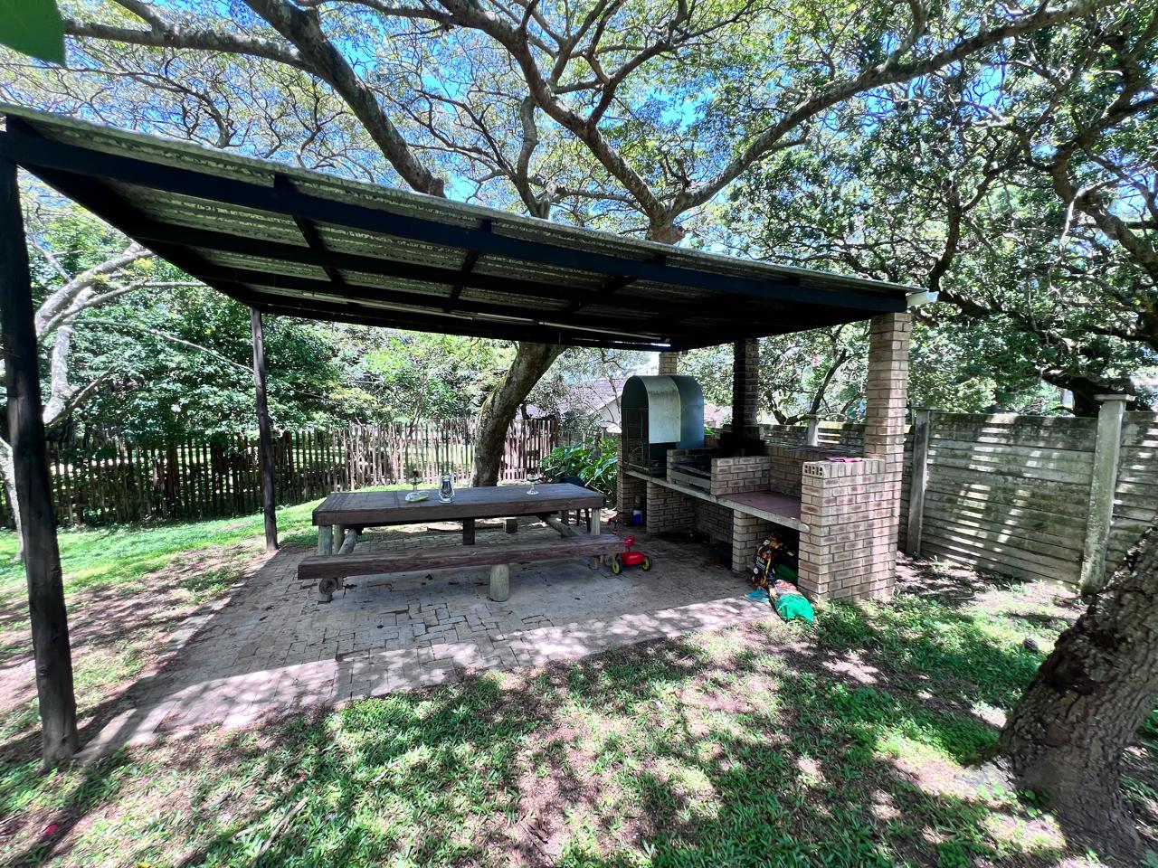 SPACIOUS FAMILY HOME WITH ADDITIONAL COTTAGE IN UVONGO