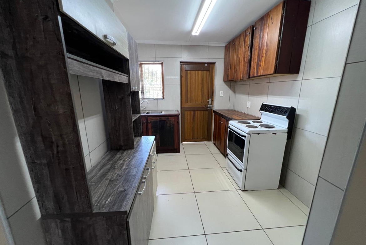 SPACIOUS FAMILY HOME WITH ADDITIONAL COTTAGE IN UVONGO