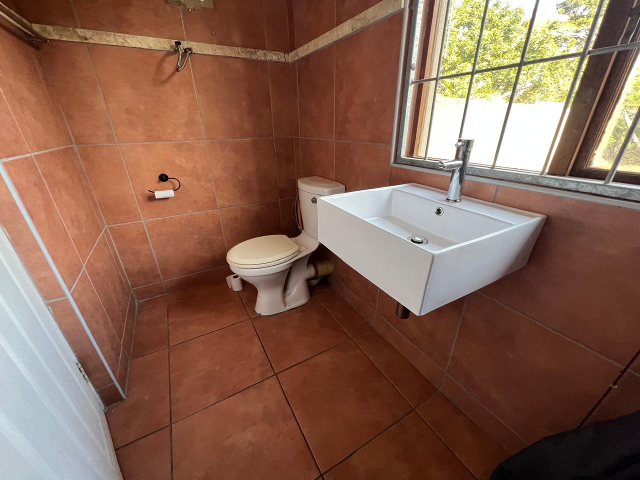 SPACIOUS FAMILY HOME WITH ADDITIONAL COTTAGE IN UVONGO