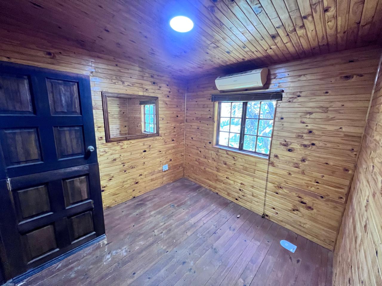 SPACIOUS FAMILY HOME WITH ADDITIONAL COTTAGE IN UVONGO