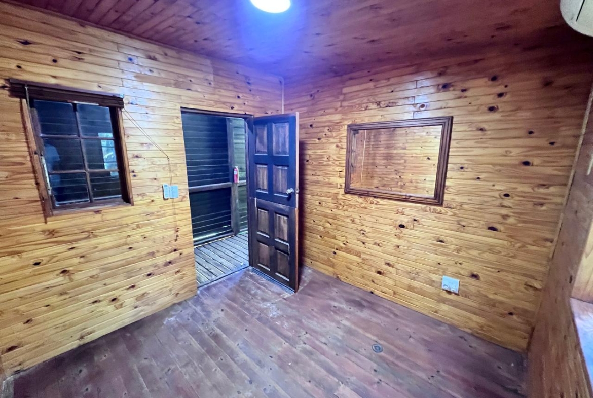 SPACIOUS FAMILY HOME WITH ADDITIONAL COTTAGE IN UVONGO