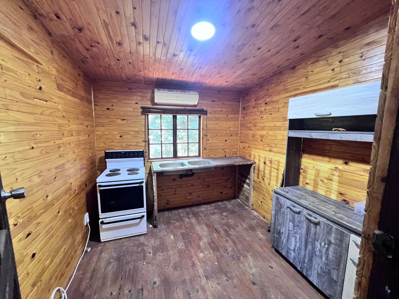 SPACIOUS FAMILY HOME WITH ADDITIONAL COTTAGE IN UVONGO