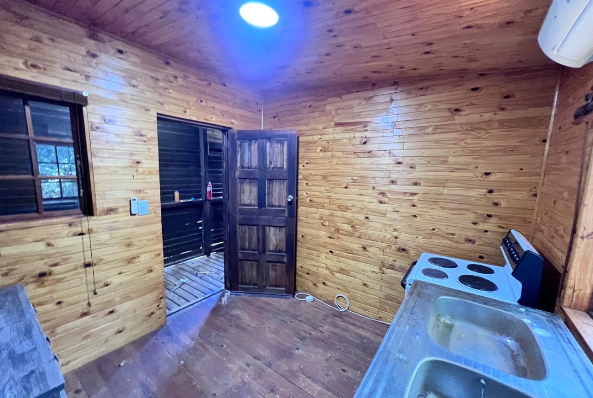 SPACIOUS FAMILY HOME WITH ADDITIONAL COTTAGE IN UVONGO